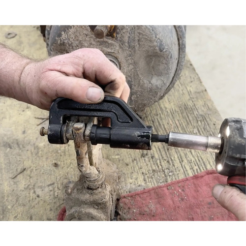 Presse-axe de tige de r&eacute;gleur de jeu pour camions de classes 6 &agrave; 8 D. Morneault & Fils