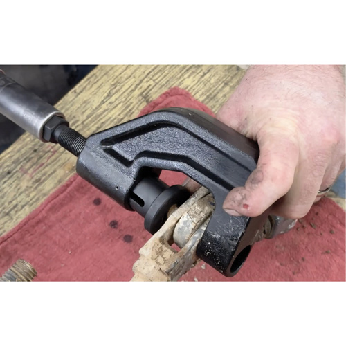 Presse-axe de chape de frein pour camions de classes 6 &agrave; 8 D. Morneault & Fils