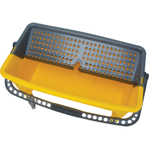 Seau et essoreuse pour vadrouille en microfibres, Passoire, 11 gal. US (44 pintes), Jaune D. Morneault & Fils