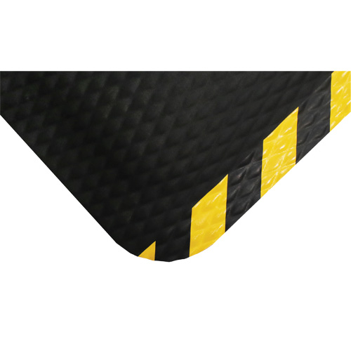 Tapis Hog Heaven, Losange, 4-4/5' x 8' x 5/8", Noir/Jaune, Nitrile D. Morneault & Fils