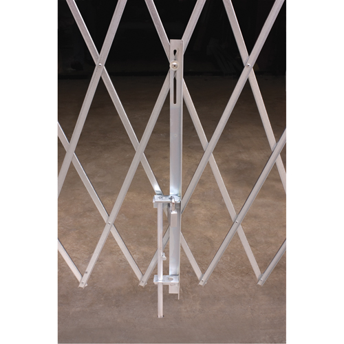 Barri&egrave;res de s&eacute;curit&eacute; galvanis&eacute;es repliables, Repliable simple fixe, 4' lo x 7' 6'' h d&eacute;ploy&eacute; D. Morneault & Fils