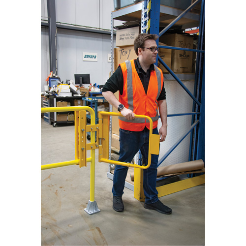 Barri&egrave;re &agrave; bascule de s&eacute;curit&eacute;, 21" h x 16" - 26" la D. Morneault & Fils