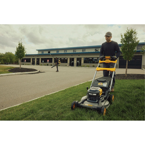 60V MAX* Brushless Cordless RWD Mower Kit, Self-Propelled Walk-Behind, Battery Powered, 21" Cutting Width D. Morneault & Fils