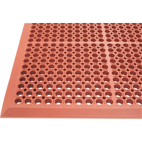 Competitor Series Mats, Slotted, 3' x 5' x 7/8", Orange, Natural Rubber D. Morneault & Fils
