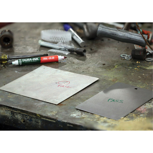 Marqueur &agrave; encre permanente et double couleur Markal Dura-Ink, Vert/Rouge, Pointe Ronde D. Morneault & Fils