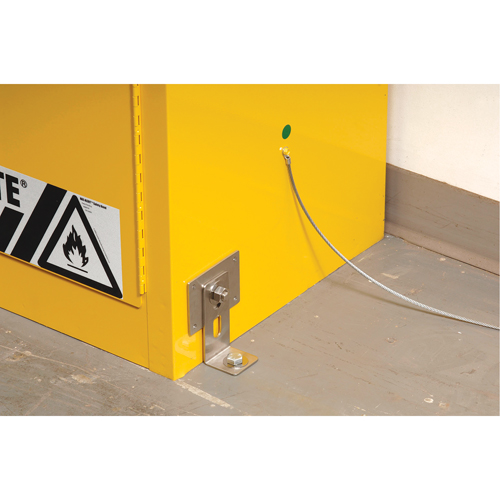 Attache de retenue contre les s&eacute;ismes pour armoire Sure-Grip Ex pour produits inflammables D. Morneault & Fils