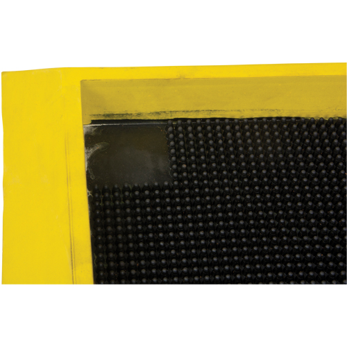 Tapis pour l'assainissement des chaussures, Caoutchouc, 2-2/3' la x 3-1/4' lo x 2-1/2" &eacute;pais, Jaune D. Morneault & Fils