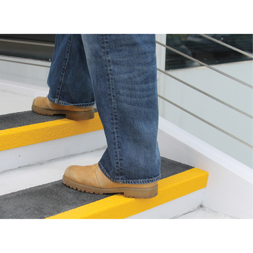 Safestep&reg; Anti-Slip Step Cover, 10" W x 32" L, Black & Yellow D. Morneault & Fils