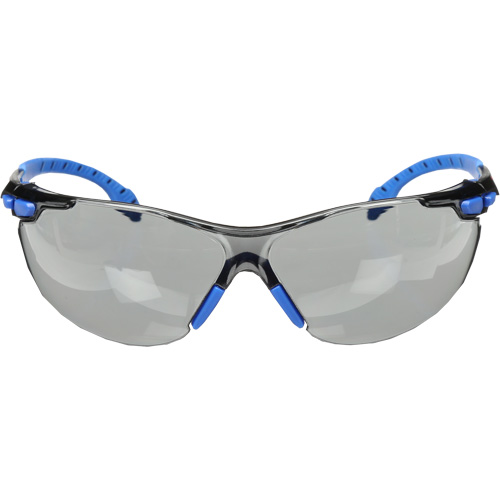Lunettes de s&eacute;curit&eacute; Solus avec lentilles Scotchgard, Lentille Grise/fum&eacute;e, Antibu&eacute;e, R&eacute;pond ou surpasse la norme CSA Z94.3 D. Morneault & Fils