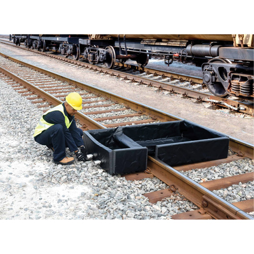 Berme Ultra-Track Berm, Capacit&eacute; 144 gal. US, 4' la x 6' lo x 12" h, Paroi en mousse D. Morneault & Fils
