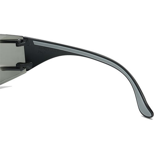Lunettes de s&eacute;curit&eacute; Adapt Lite, Lentille Fum&eacute;e, Antibu&eacute;e/Anti-&eacute;gratignures, ANSI Z87+/R&eacute;pond ou surpasse la norme CSA Z94.3 D. Morneault & Fils