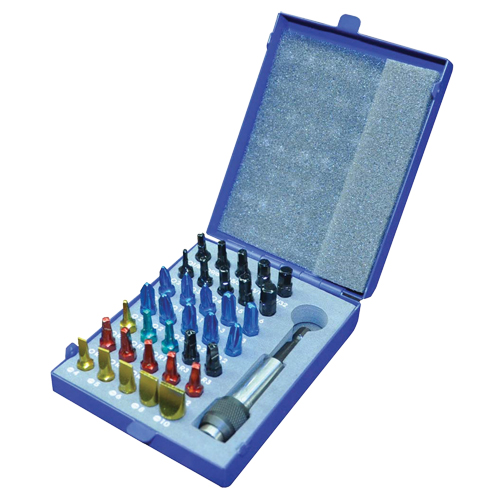Jeu d'embouts &agrave; ins&eacute;rer de couleur avec boîtier en m&eacute;tal D. Morneault & Fils