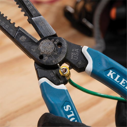 Klein-Kurve&reg; Heavy-Duty Wire Stripper, Cutter & Crimper Multi-Tool, 8-1/4" L, 8 - 20 AWG D. Morneault & Fils