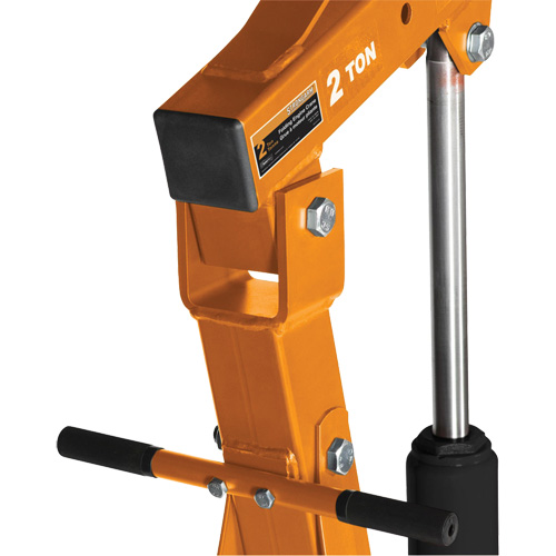 Grue escamotable pour moteur — Strongarm D. Morneault & Fils