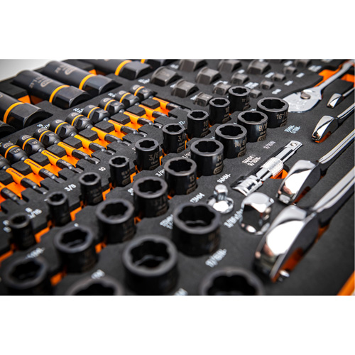 Jeu d'outils pour m&eacute;canicien Bolt Biter dans un plateau de rangement en mousse 97 mcx D. Morneault & Fils