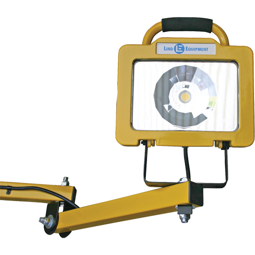 Lampe robuste pour quais, Bras 40", 38 W, Ampoule DEL, M&eacute;tal D. Morneault & Fils