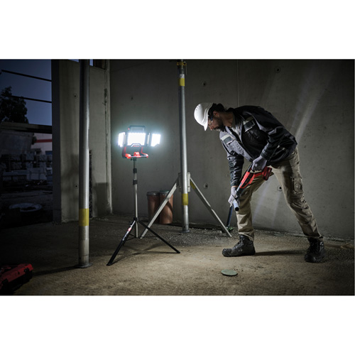 Lampe de travail &agrave; DEL professionnelle &agrave; panneaux pliants lumens sans fil 18V sur tr&eacute;pied, DEL, 3600 lumens D. Morneault & Fils