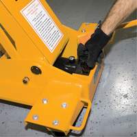 Cric de transmission Yellow Jackit, Cap. de levage 2,2 tonnes D. Morneault & Fils