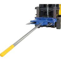 P&ocirc;le de transport de tapis pour chariot &eacute;l&eacute;vateur, 108-1/2" longueur, Install&eacute; sur fourche, Capacit&eacute; de 2500 lb D. Morneault & Fils