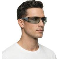 Lunettes de s&eacute;curit&eacute; Adapt Lite, Lentille Int&eacute;rieur/ext&eacute;rieur, Antibu&eacute;e/Anti-&eacute;gratignures, ANSI Z87+/R&eacute;pond ou surpasse la norme CSA Z94.3 D. Morneault & Fils